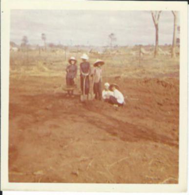 Beginning of camp construction for B-50
Carrying dirt to level building site for US billets. Contractor's labor force.
Late Dec 1967, Ban Me Thuot, RVN
Keywords: Ban Me Thuot;B-50;31st Engineers